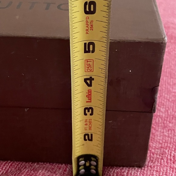 Louis Vuitton box with bow - Picture 3 of 14